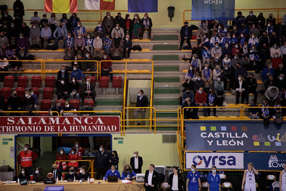 Extraordinario ambiente en un Würzburg que volvía al cien por cien de aforo y que empujó al CB Avenida a conseguir la primera victoria en la eliminatoria europea ante Girona 