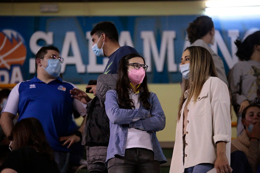 Extraordinario ambiente en un Würzburg que volvía al cien por cien de aforo y que empujó al CB Avenida a conseguir la primera victoria en la eliminatoria europea ante Girona 