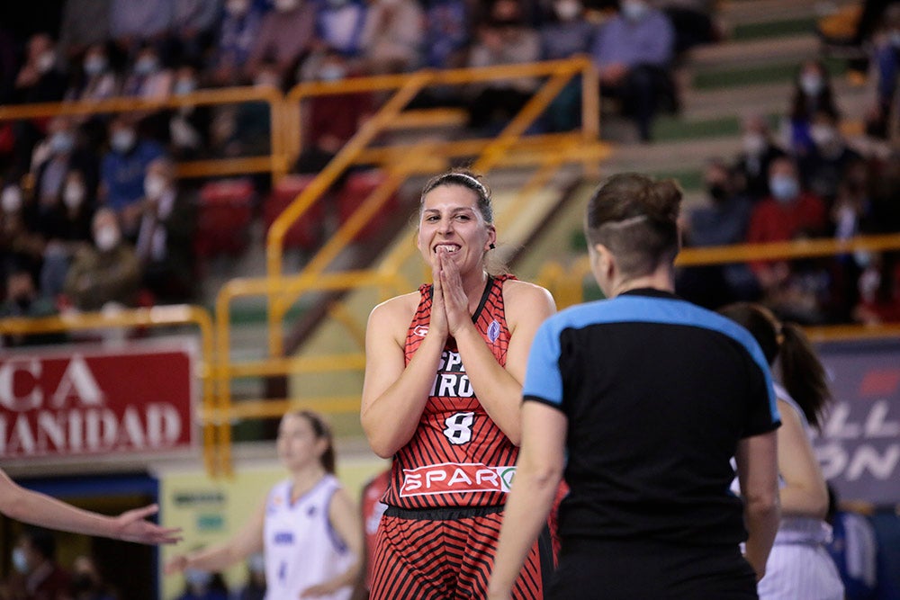 Un Avenida con corazón, compromiso y calidad se acerca a la Final-Four tras una exhibición ante Girona (77-63)