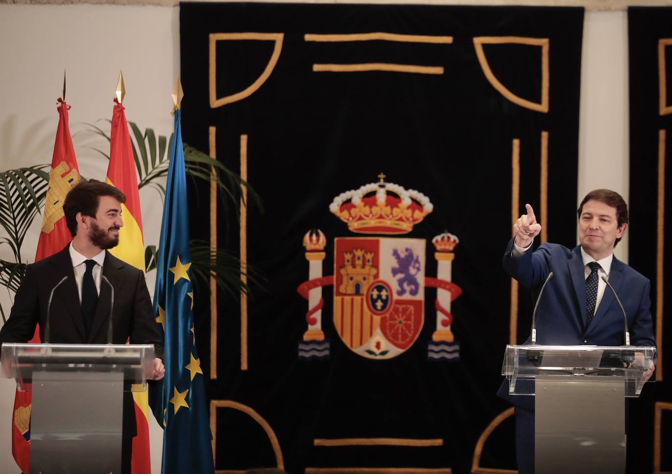 Diferentes momentos del acto de constitución de las Cortes. 