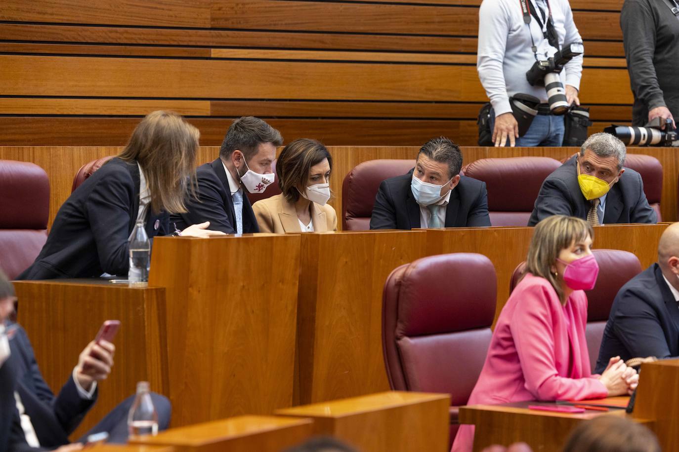 Diferentes momentos del acto de constitución de las Cortes. 