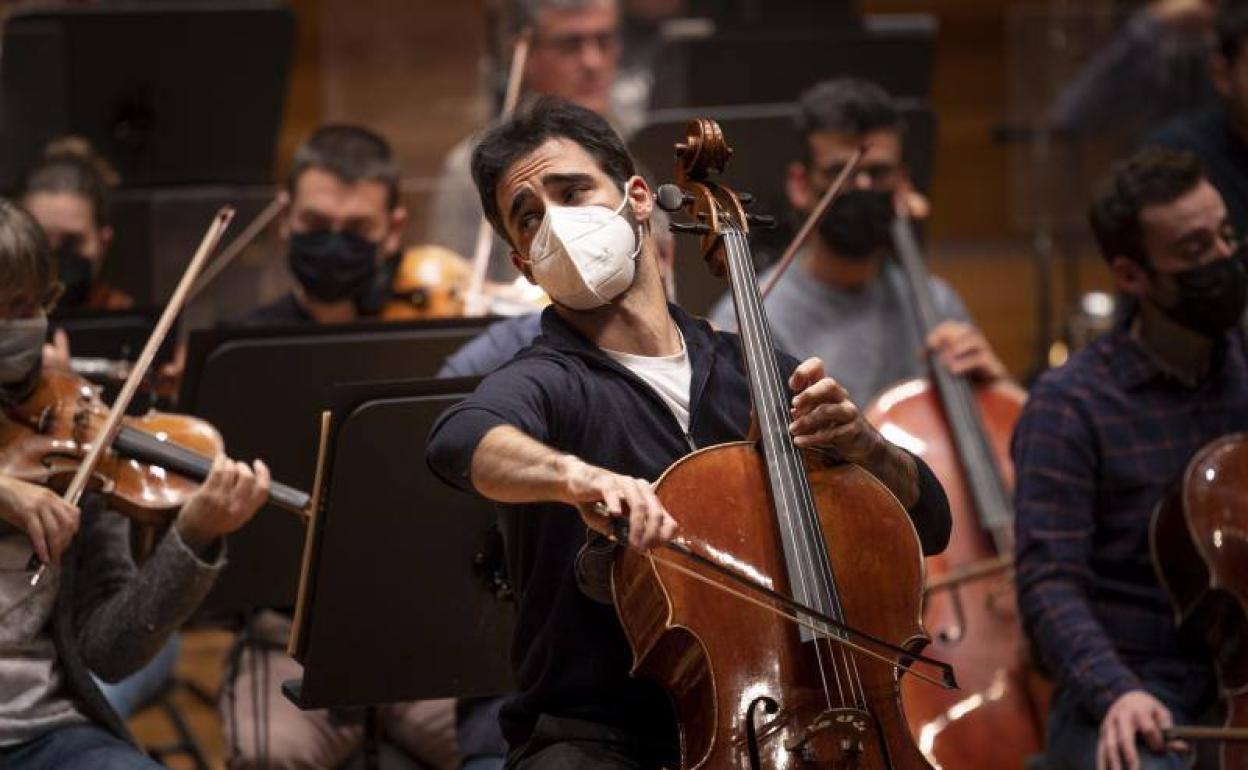 Pablo Ferrández, en el ensayo con la OSCyL. 