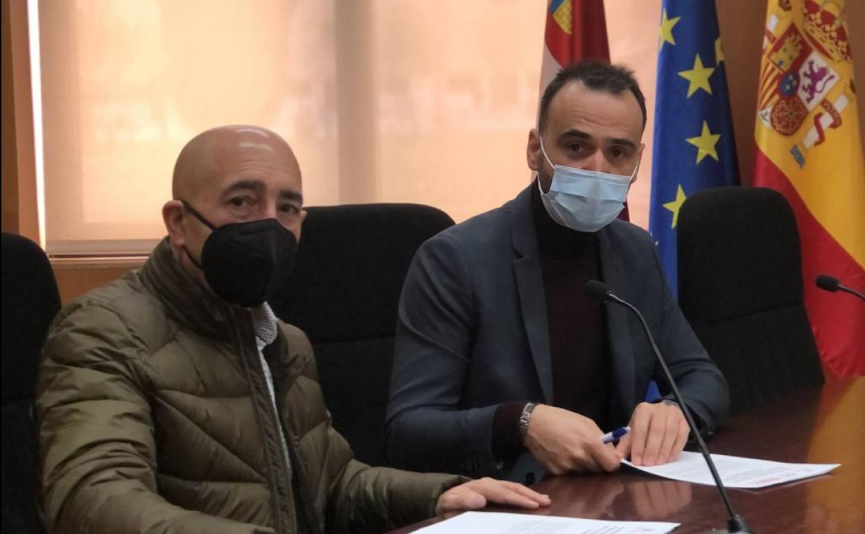 Juan José Igartua, director de la OCA, y Pedro Lechuga, decano del Colegio. 