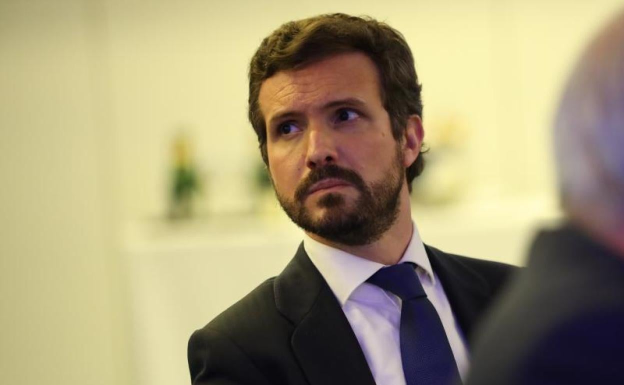 Pablo Casado en su llegada al encuentro del Partido Popular Europeo en Versalles. 