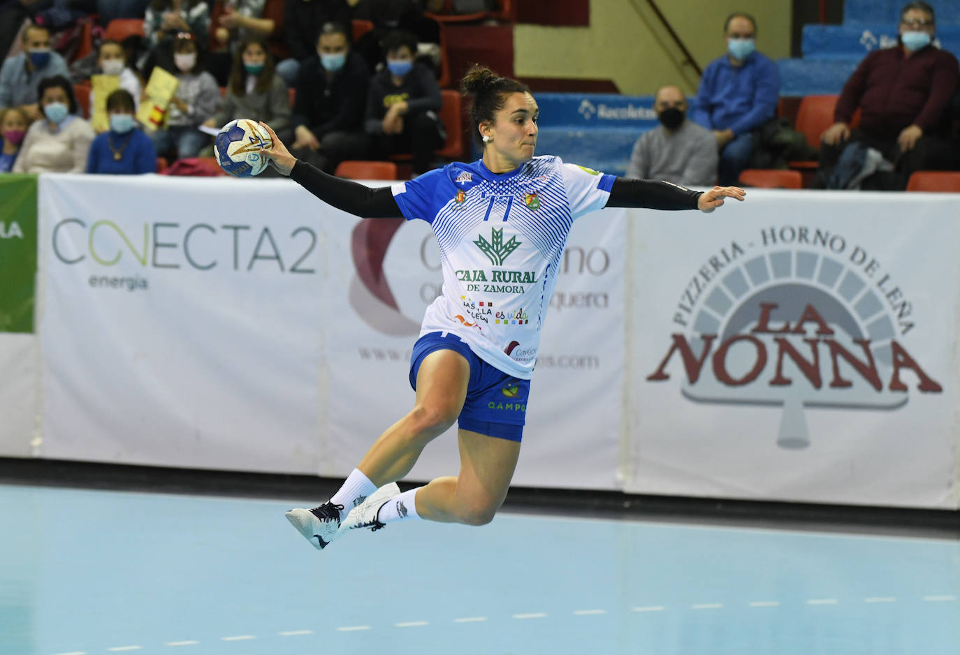 Partido entre el Balonmano Aula Cultural y el Balonmano Bera Bera. 