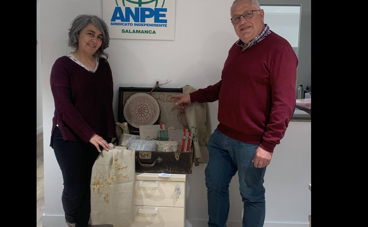 María Domínguez y Guillermo Bueno Salvador, presidente de ANPE Salamanca.