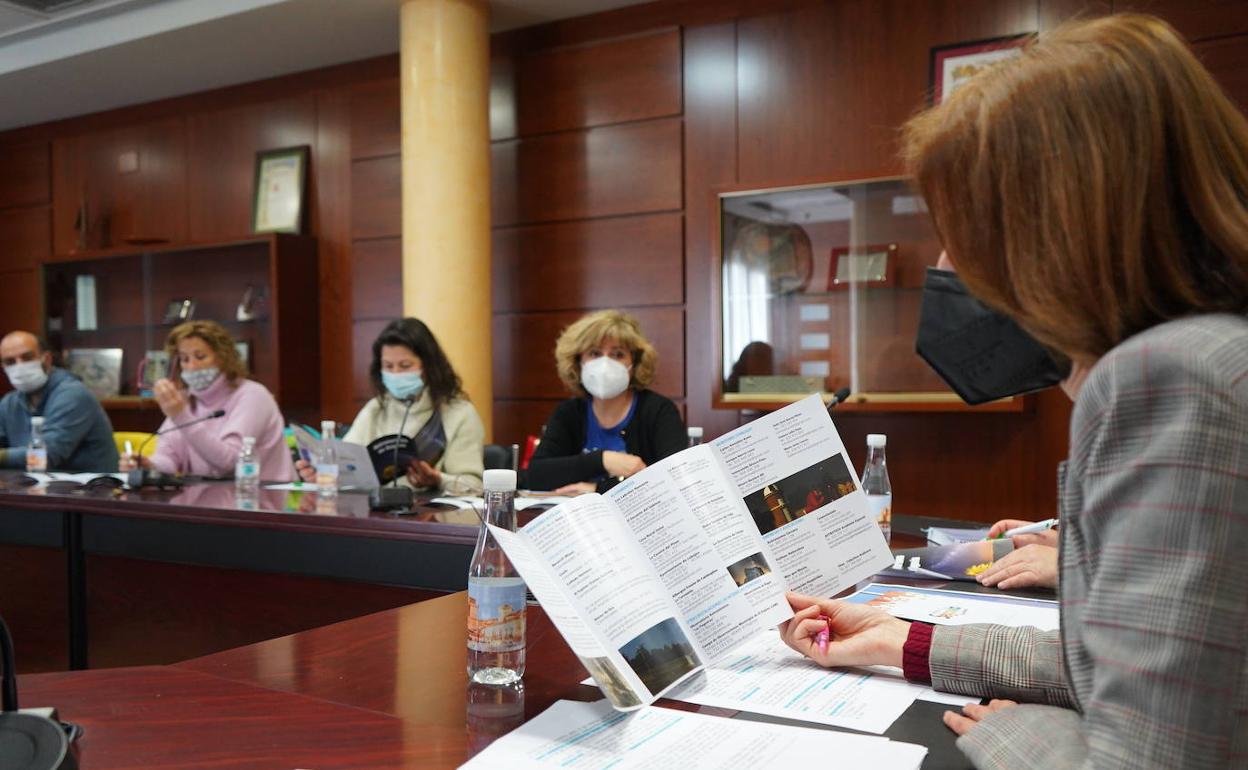 Reunión de la Mesa de las Estrellas de la Provincia de Segovia para tratar el impulso al astroturismo. 