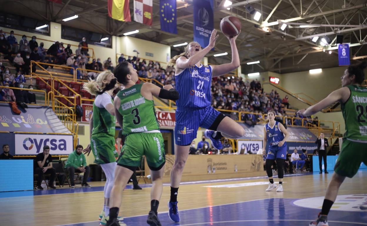 El CB Avenida alarga su esfuerzo frente a Araski antes de la batalla de Fontajau (75-56)