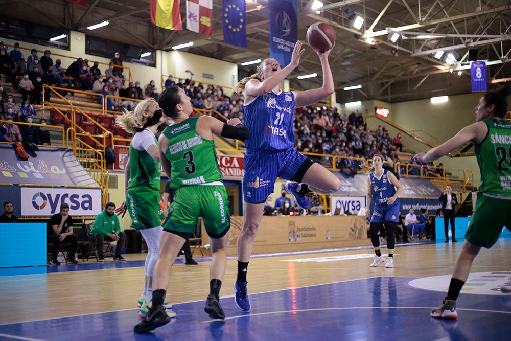 El CB Avenida alarga su esfuerzo frente a Araski antes de la batalla de Fontajau (75-56)