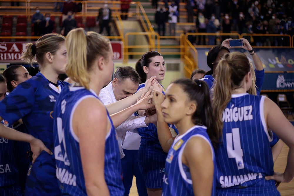 El CB Avenida alarga su esfuerzo frente a Araski antes de la batalla de Fontajau (75-56)