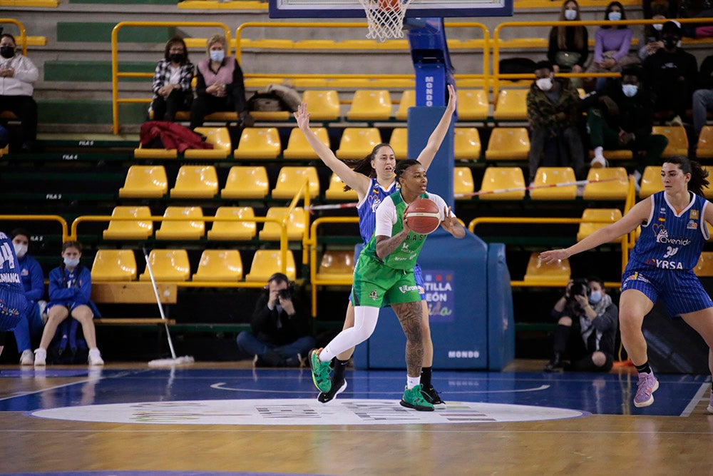 El CB Avenida alarga su esfuerzo frente a Araski antes de la batalla de Fontajau (75-56)