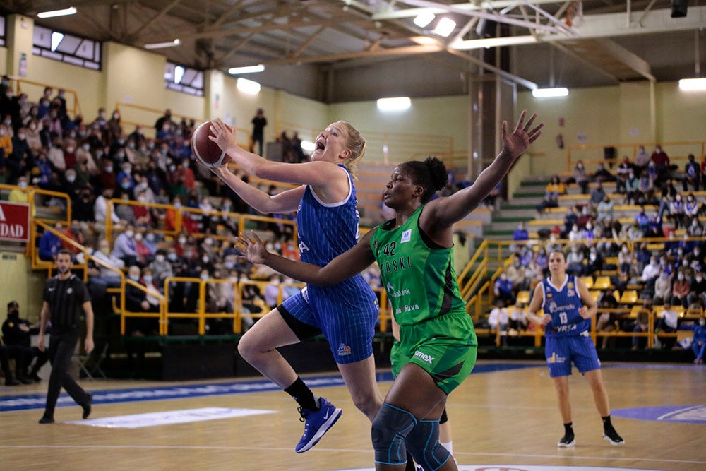 El CB Avenida alarga su esfuerzo frente a Araski antes de la batalla de Fontajau (75-56)