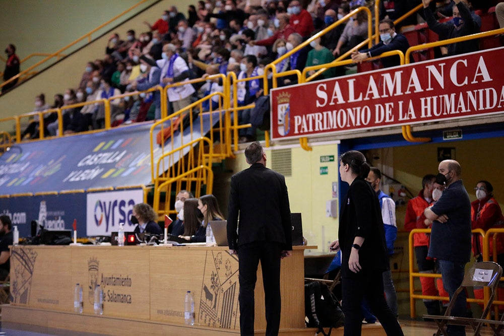 El CB Avenida alarga su esfuerzo frente a Araski antes de la batalla de Fontajau (75-56)
