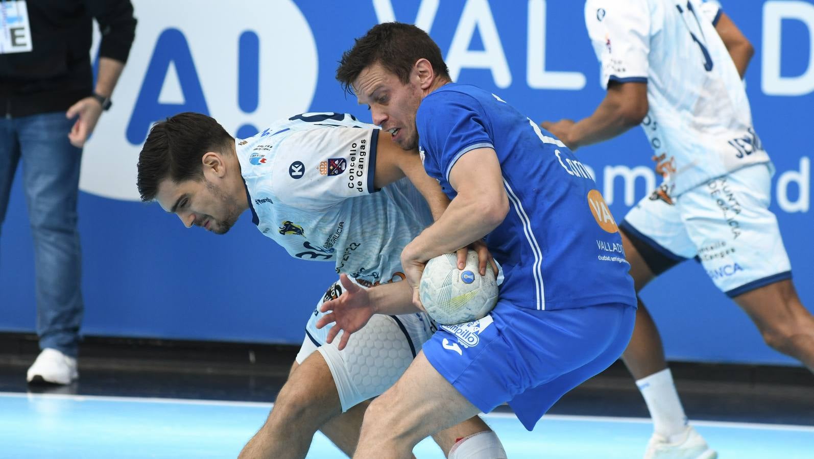 Fotos: El Recoletas Atlético Valladolid sale de puestos de descenso tras la victoria ante el Cangas (31-26)