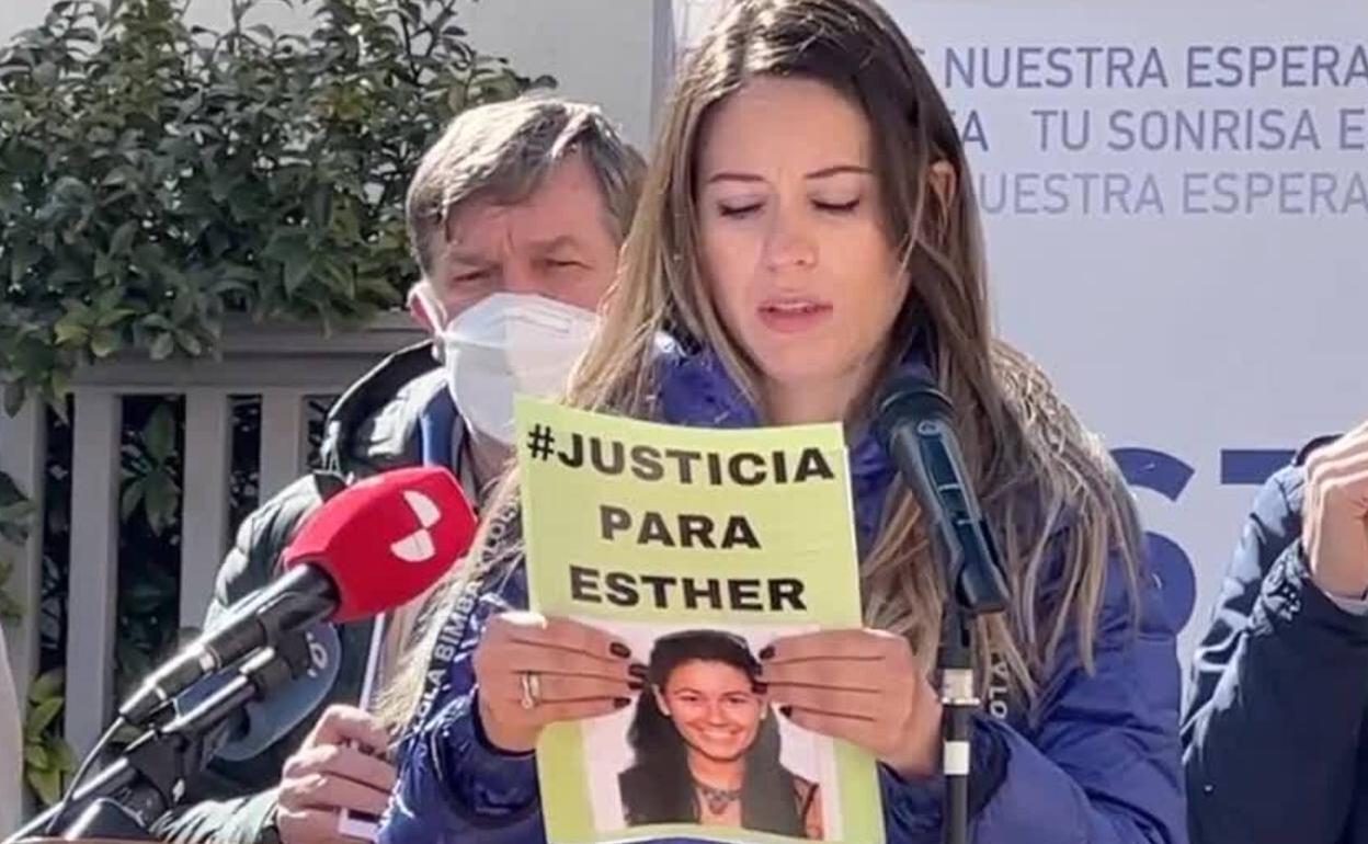 Emotivas palabras de la prima de Esther durante el homenaje