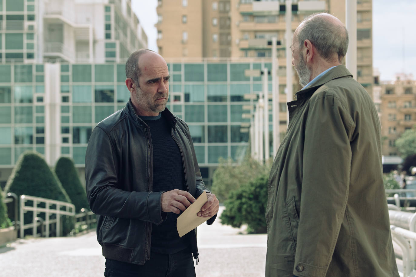 Luis Tosar, junto a Miguel Rellán, en 'Código Emperador'.