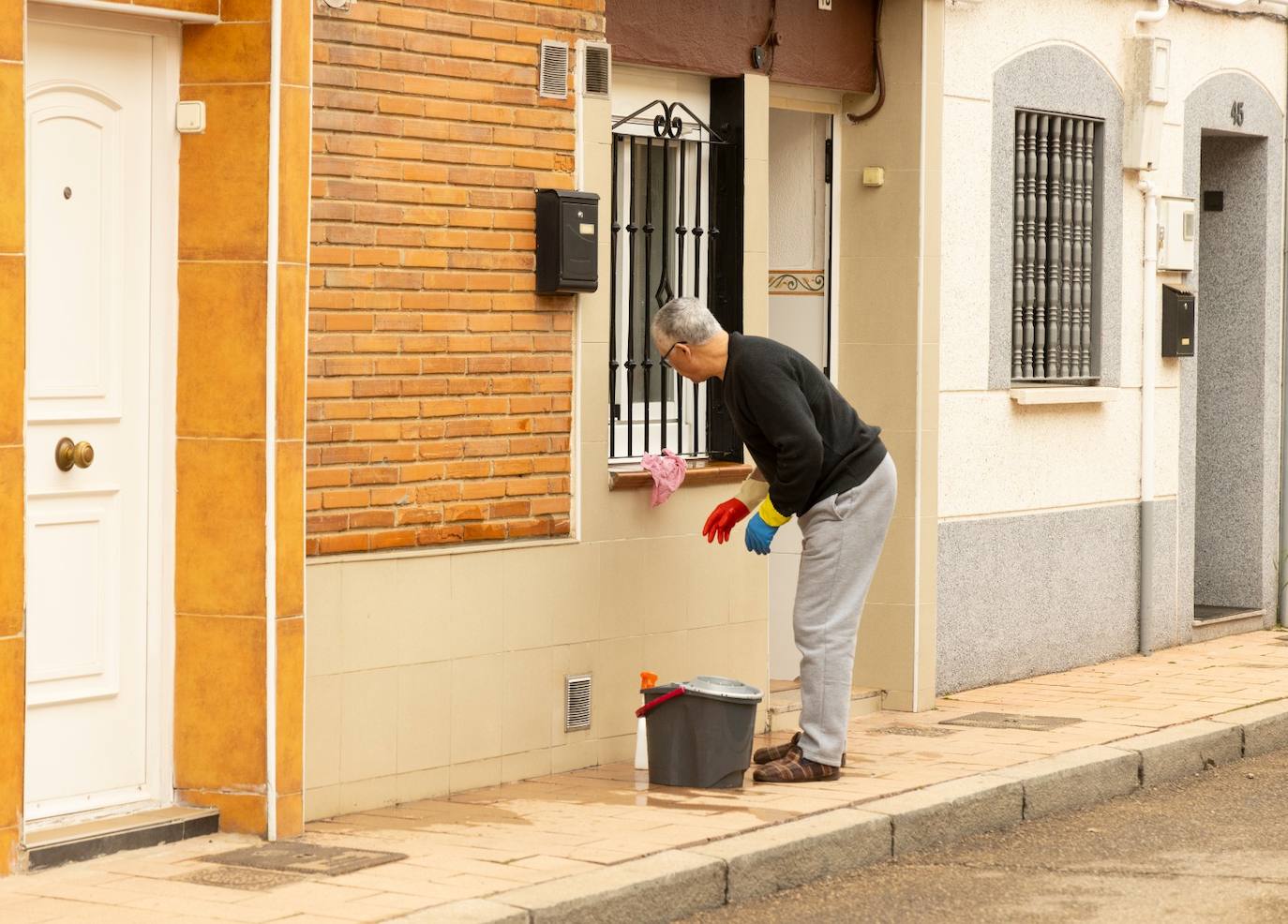 Fotos: La calima cubre Valladolid de un fino manto naranja (1/2)