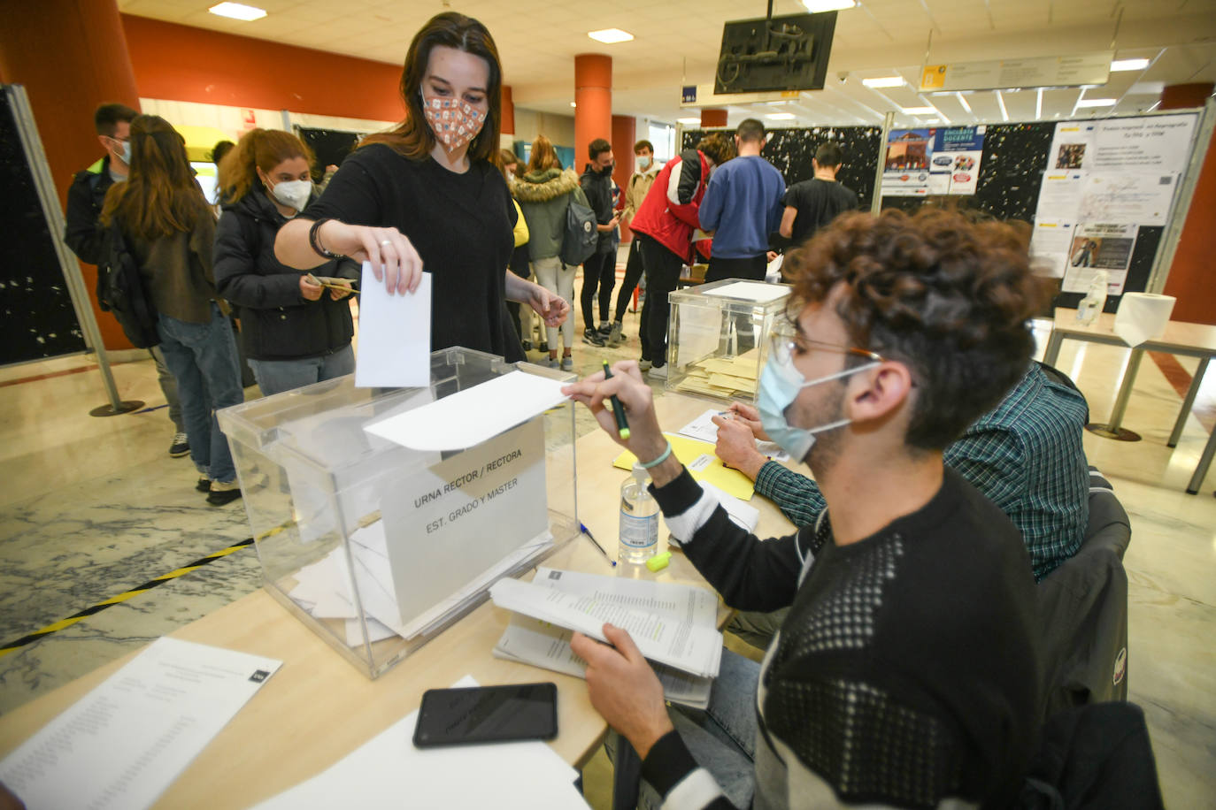 Fotos: Primera vuelta en la elección del rector de Valladolid