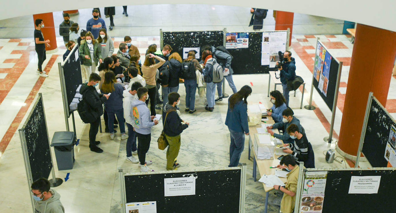 Fotos: Primera vuelta en la elección del rector de Valladolid