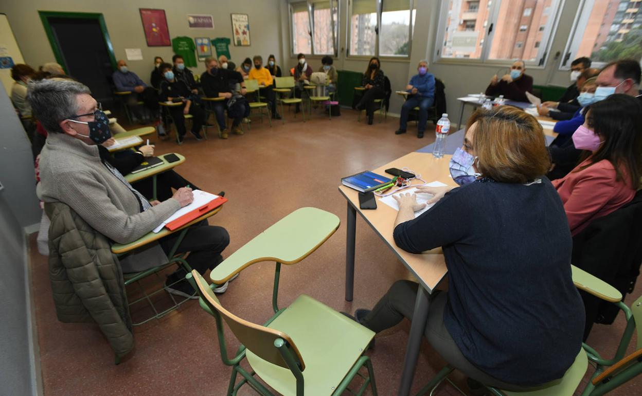 Debatre sobre segregación escolar en el colegio Giner de los Ríos. 