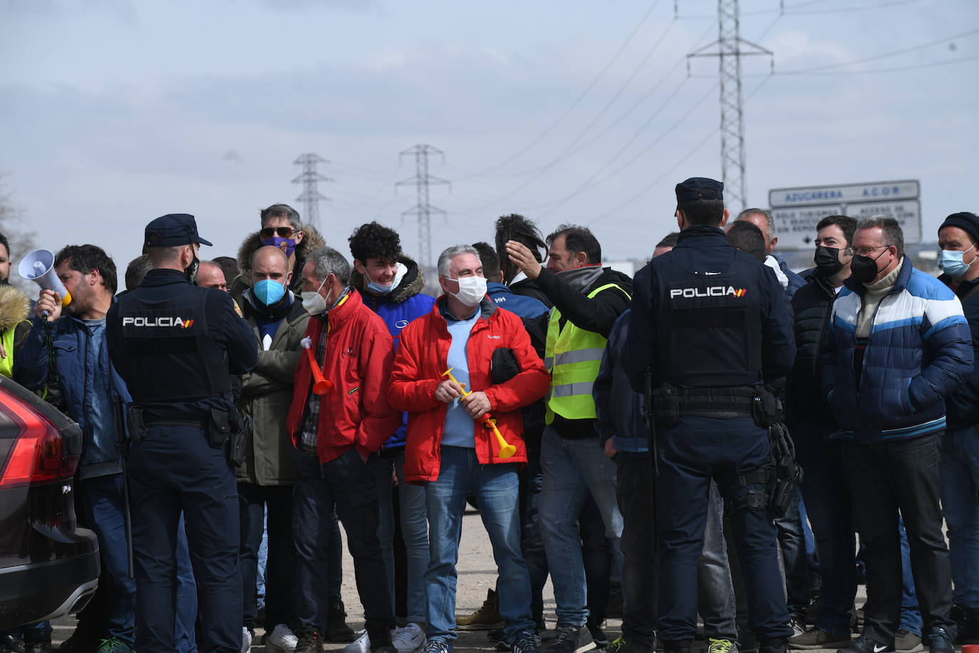 Protestas durante el acto de colocación de la primera piedra de la fábrica de Switch en Valladolid