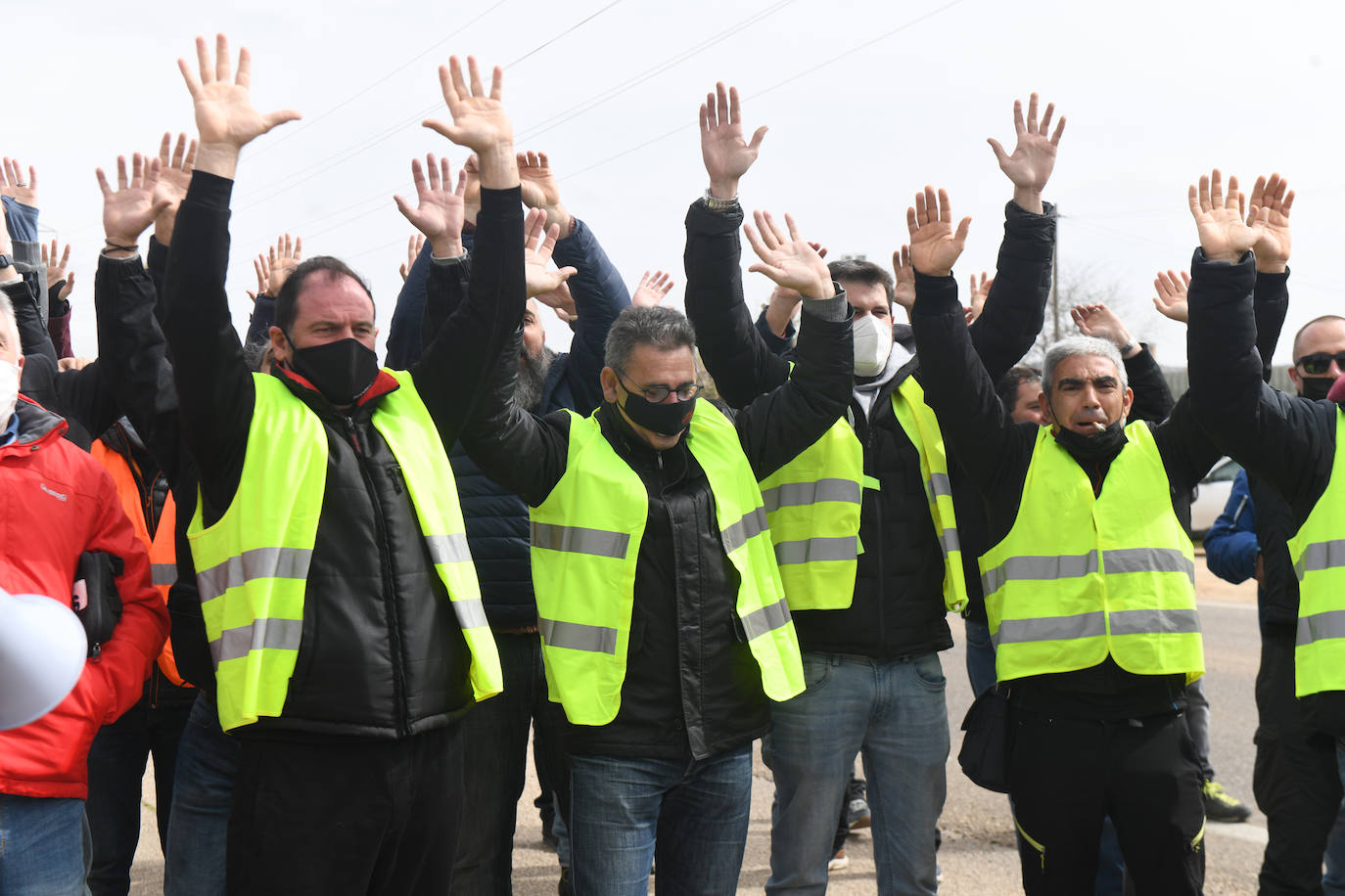 Protestas durante el acto de colocación de la primera piedra de la fábrica de Switch en Valladolid