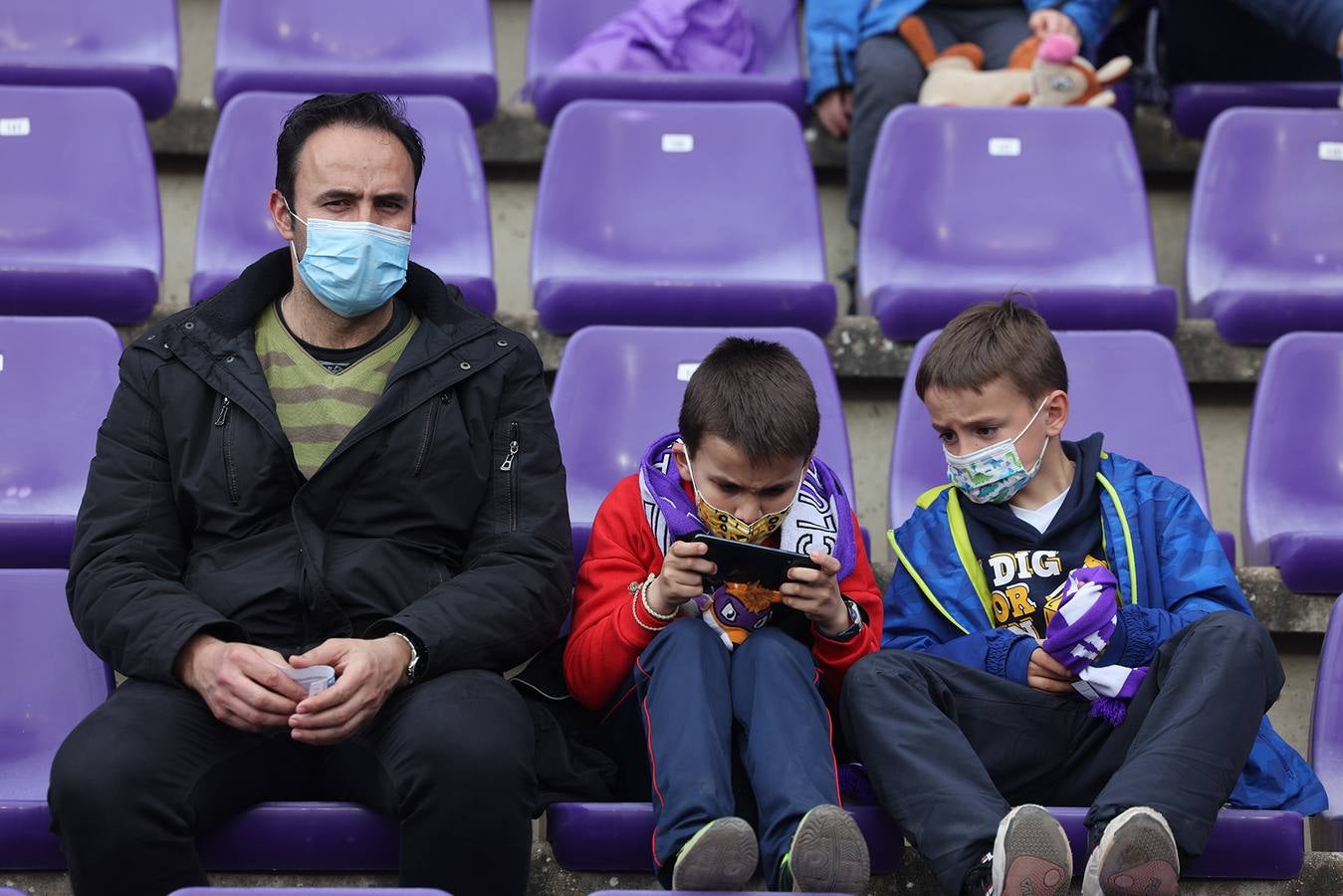 Fotos: Búscate en la grada del Zorrilla (I)