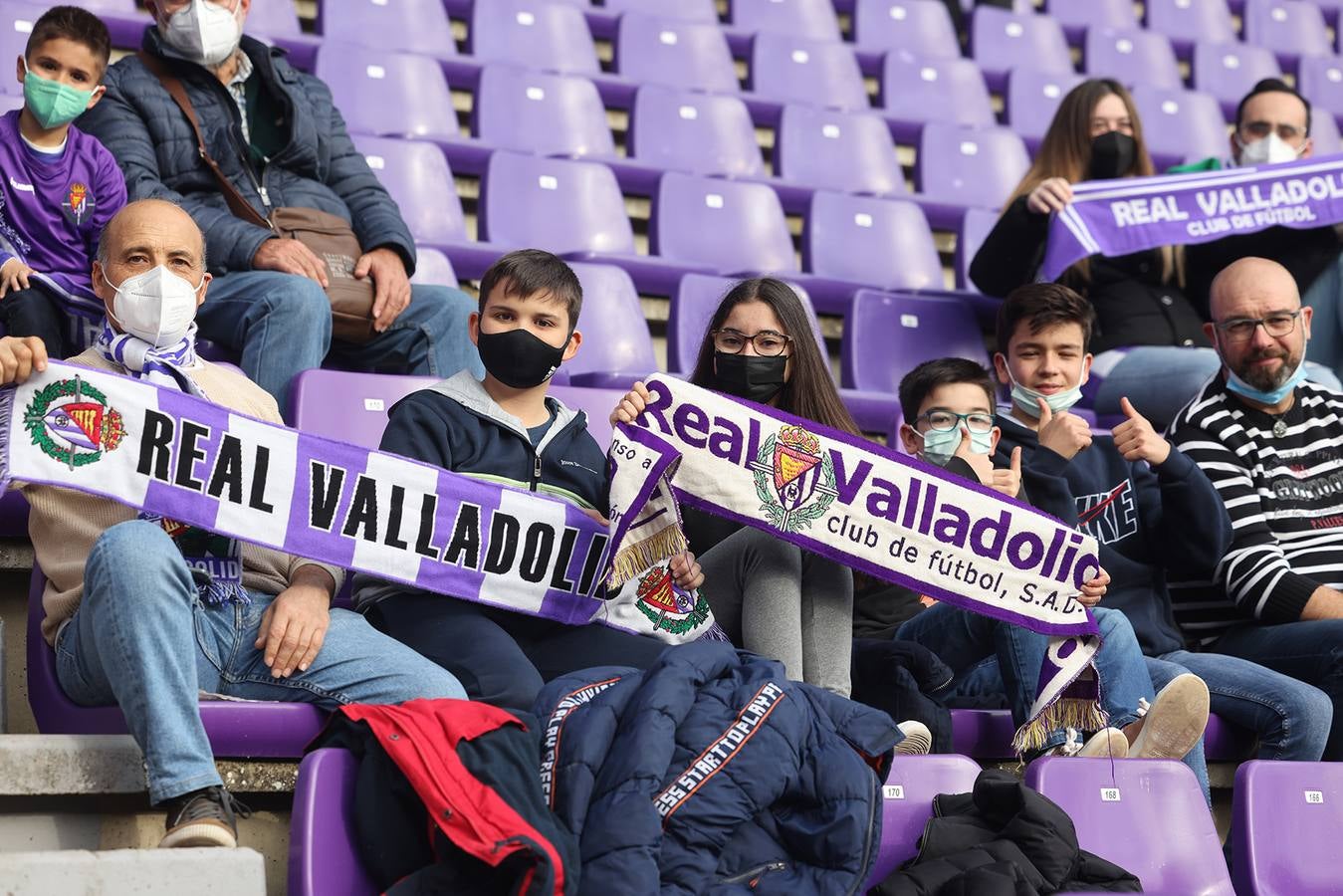 Fotos: Búscate en la grada del Zorrilla (I)