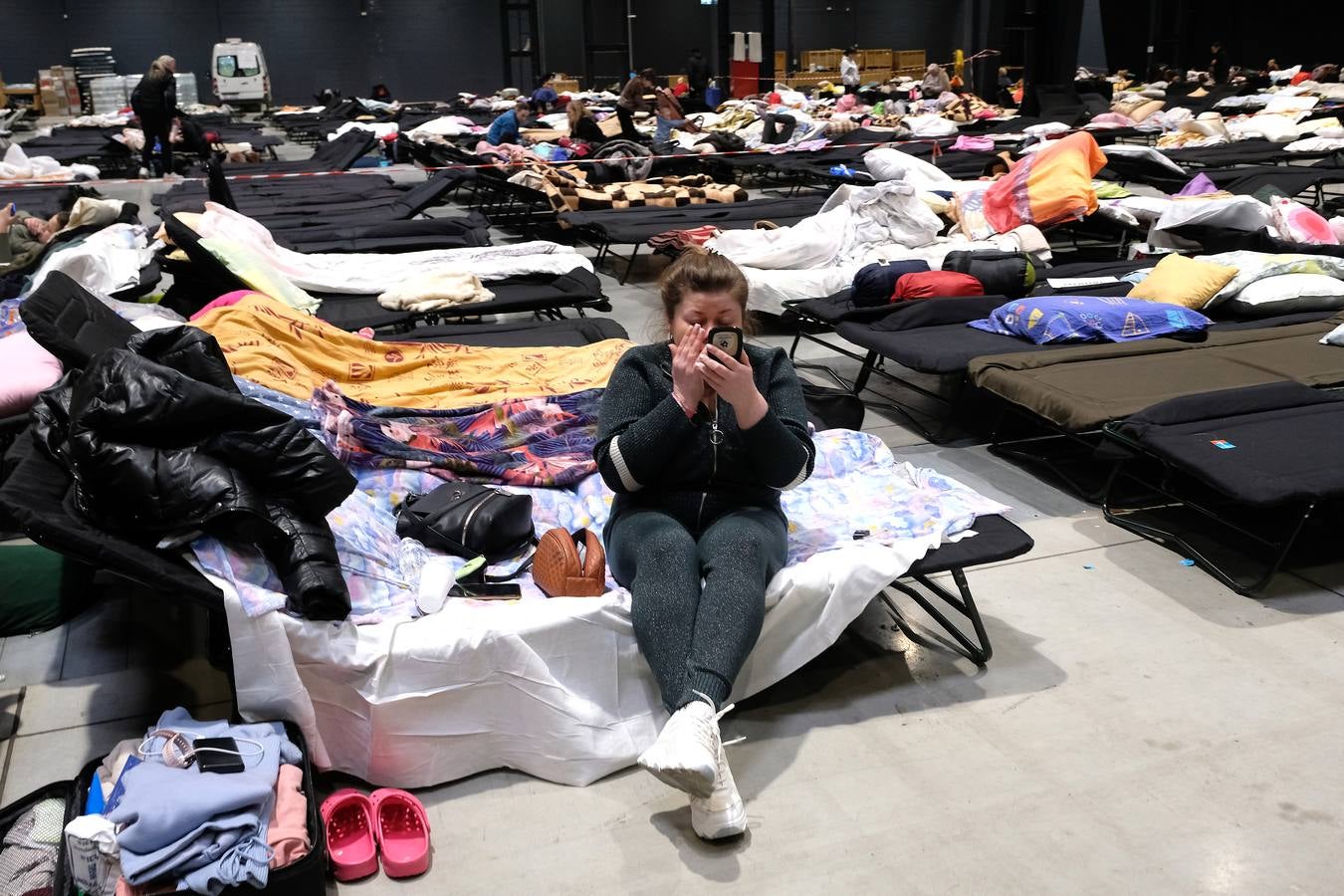 Fotos: Miles de refugiados duermen en las instalaciones de Varsovia
