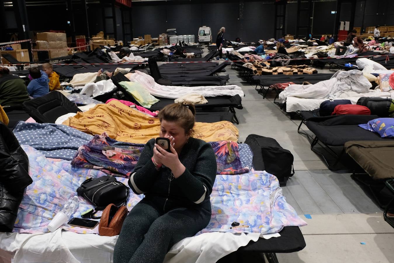 Fotos: Miles de refugiados duermen en las instalaciones de Varsovia