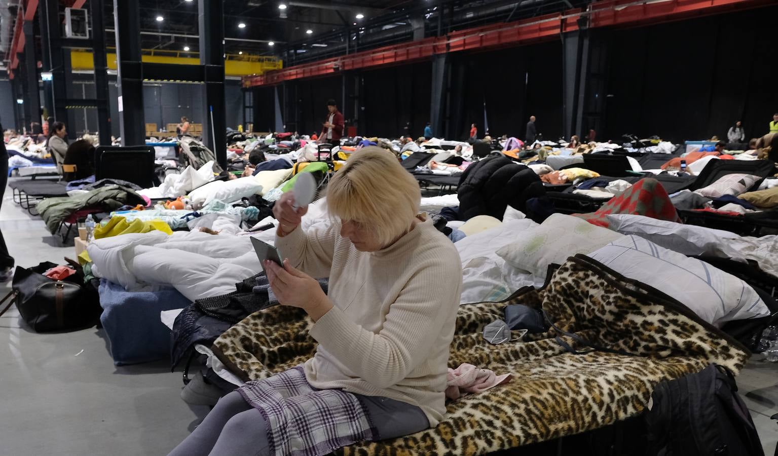 Fotos: Miles de refugiados duermen en las instalaciones de Varsovia
