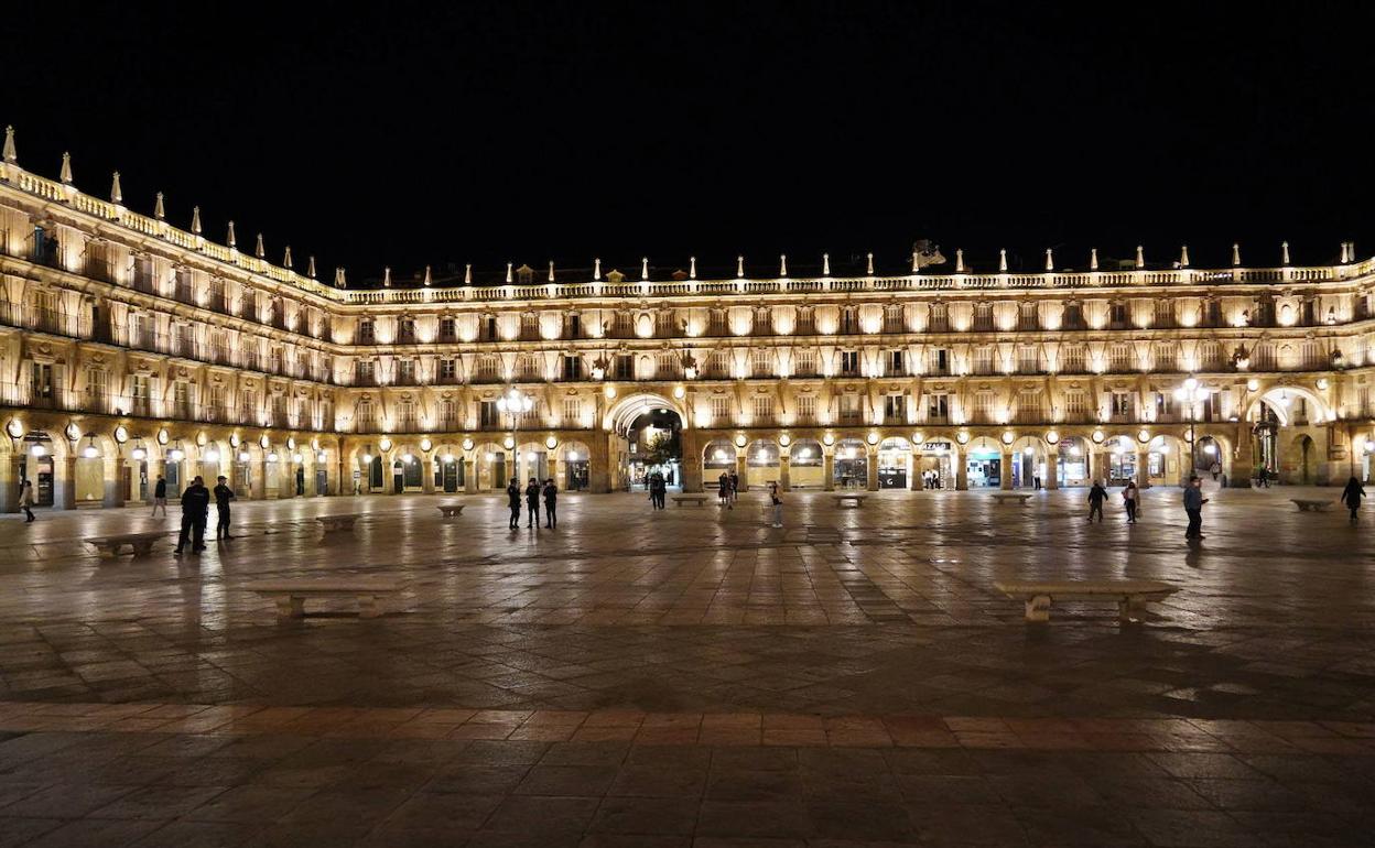 Plaza Mayor de Salamanca, iluminada.