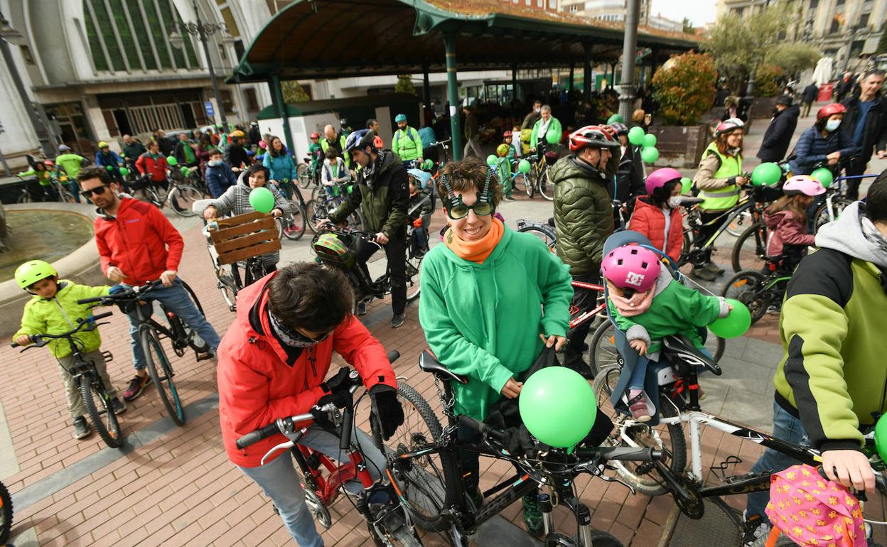 Participantes en la marcha. 