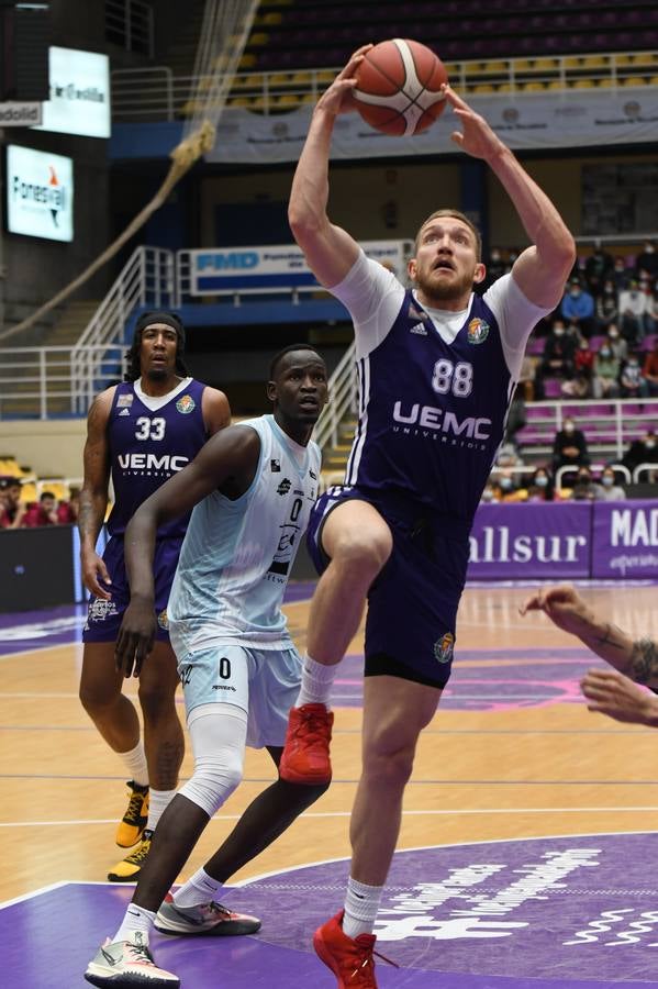 Fotos: El Real Valladolid Baloncesto renace tres derrotas después