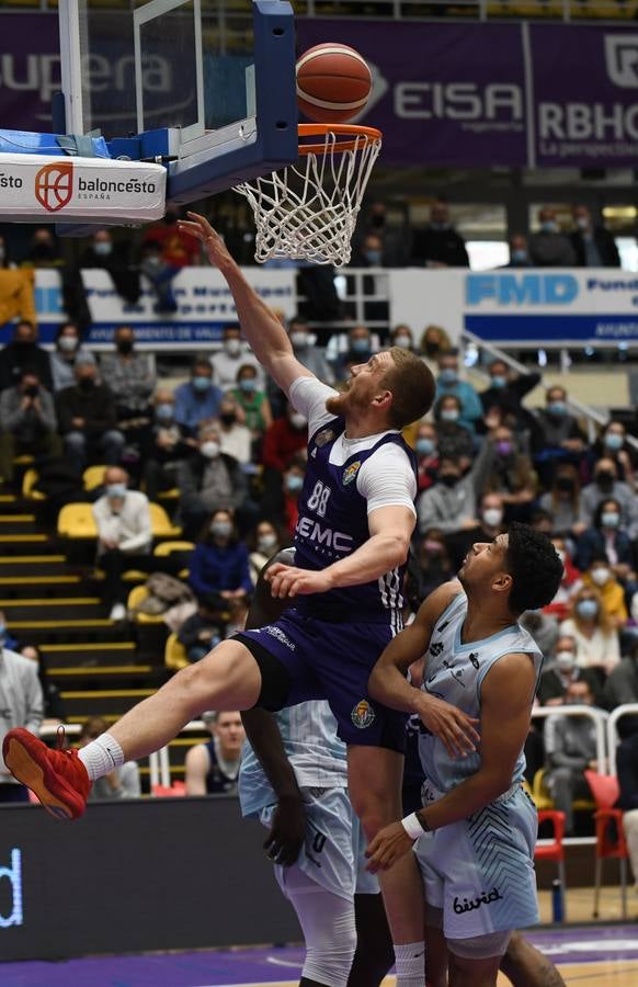 Fotos: El Real Valladolid Baloncesto renace tres derrotas después