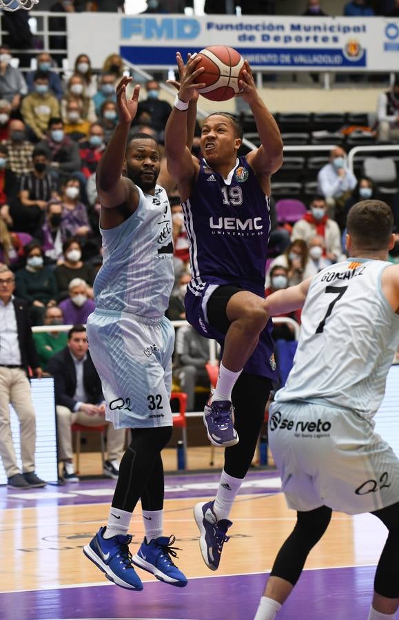 Fotos: El Real Valladolid Baloncesto renace tres derrotas después