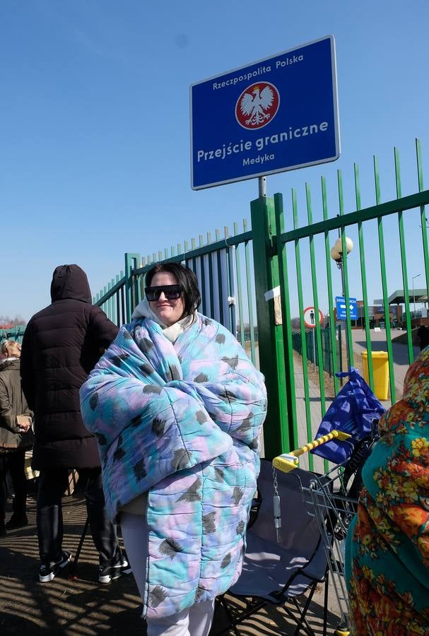Refugiados ucranianos en la frontera entre Ucrania y Polonia.