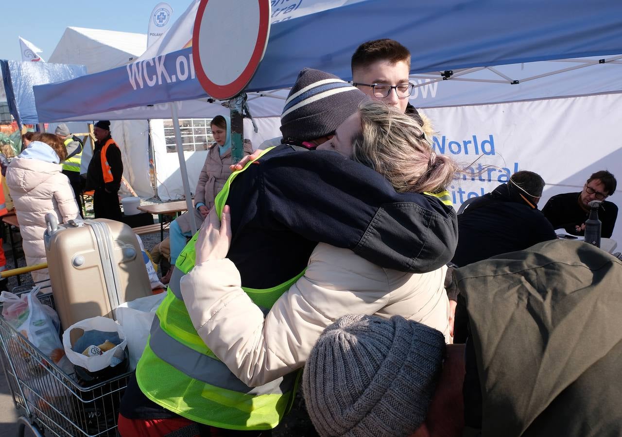 Refugiados ucranianos en la frontera entre Ucrania y Polonia.