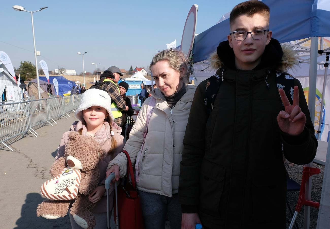 Refugiados ucranianos en la frontera entre Ucrania y Polonia.