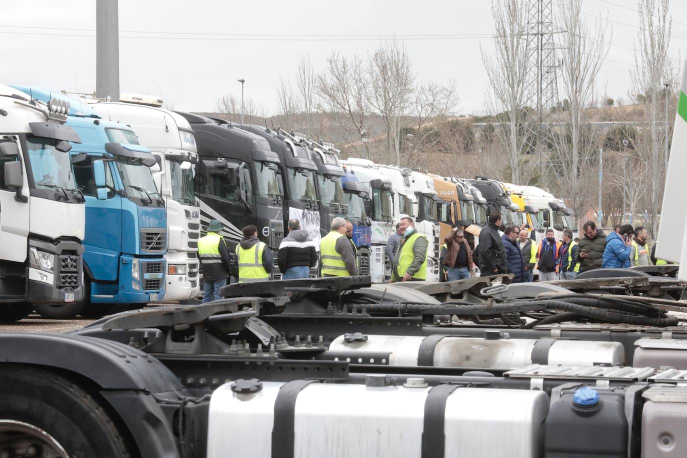 Fotos: Cientos de camiones circulan a escas velocidad por Valladolid