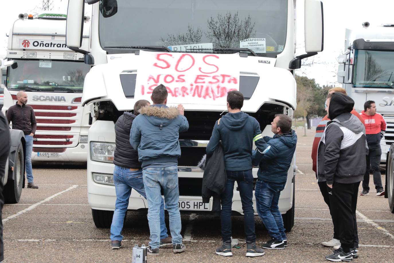 Fotos: Cientos de camiones circulan a escas velocidad por Valladolid