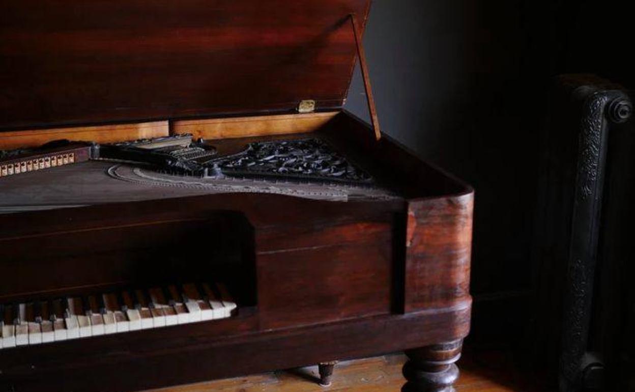 En un restaurante de Urueña hay un precioso piano y...
