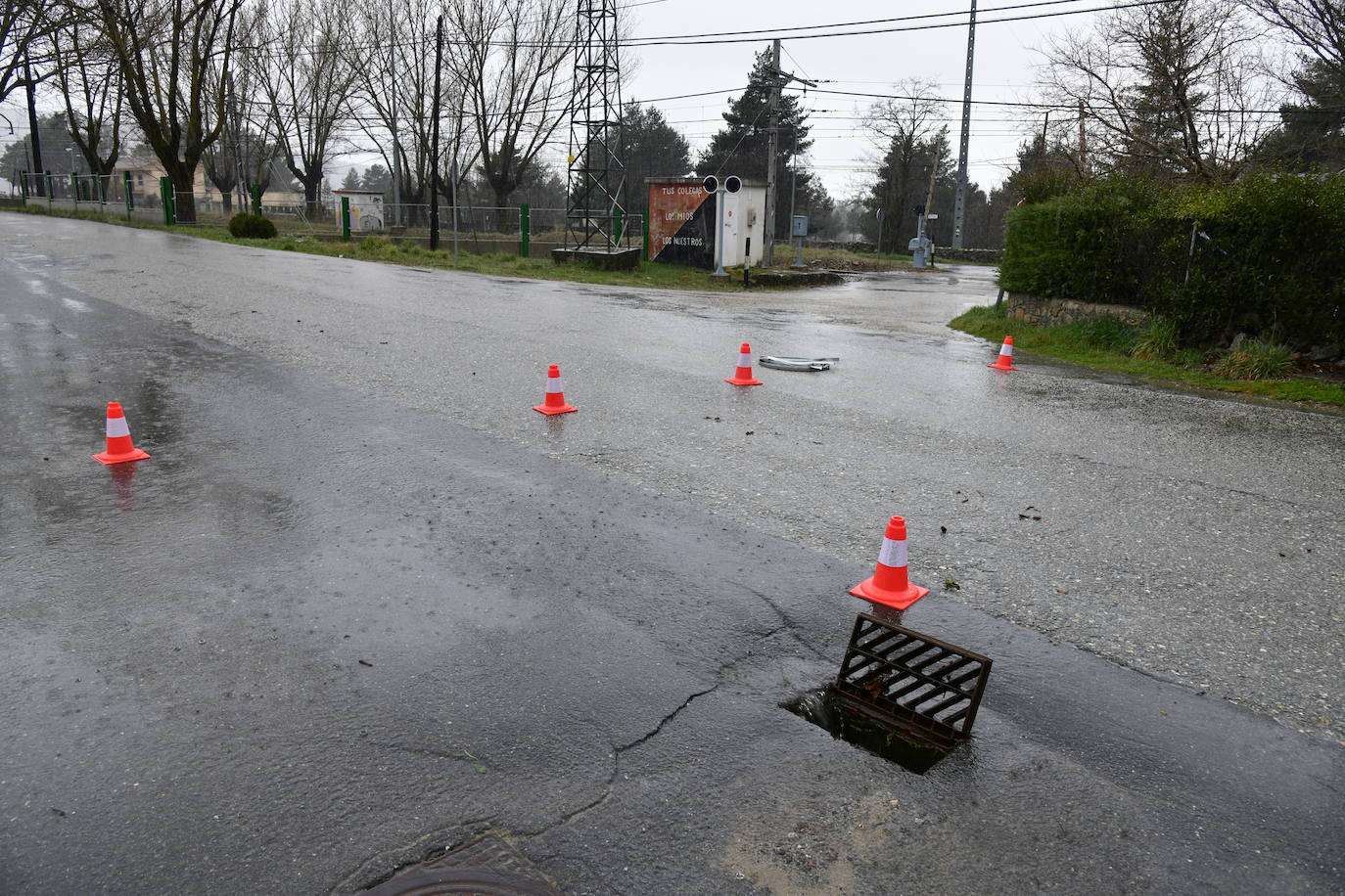 Poblemas provocados por las intensas lluvias en El Espinar.