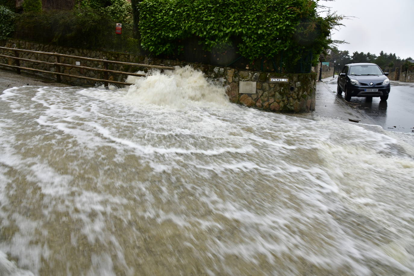 Poblemas provocados por las intensas lluvias en El Espinar.