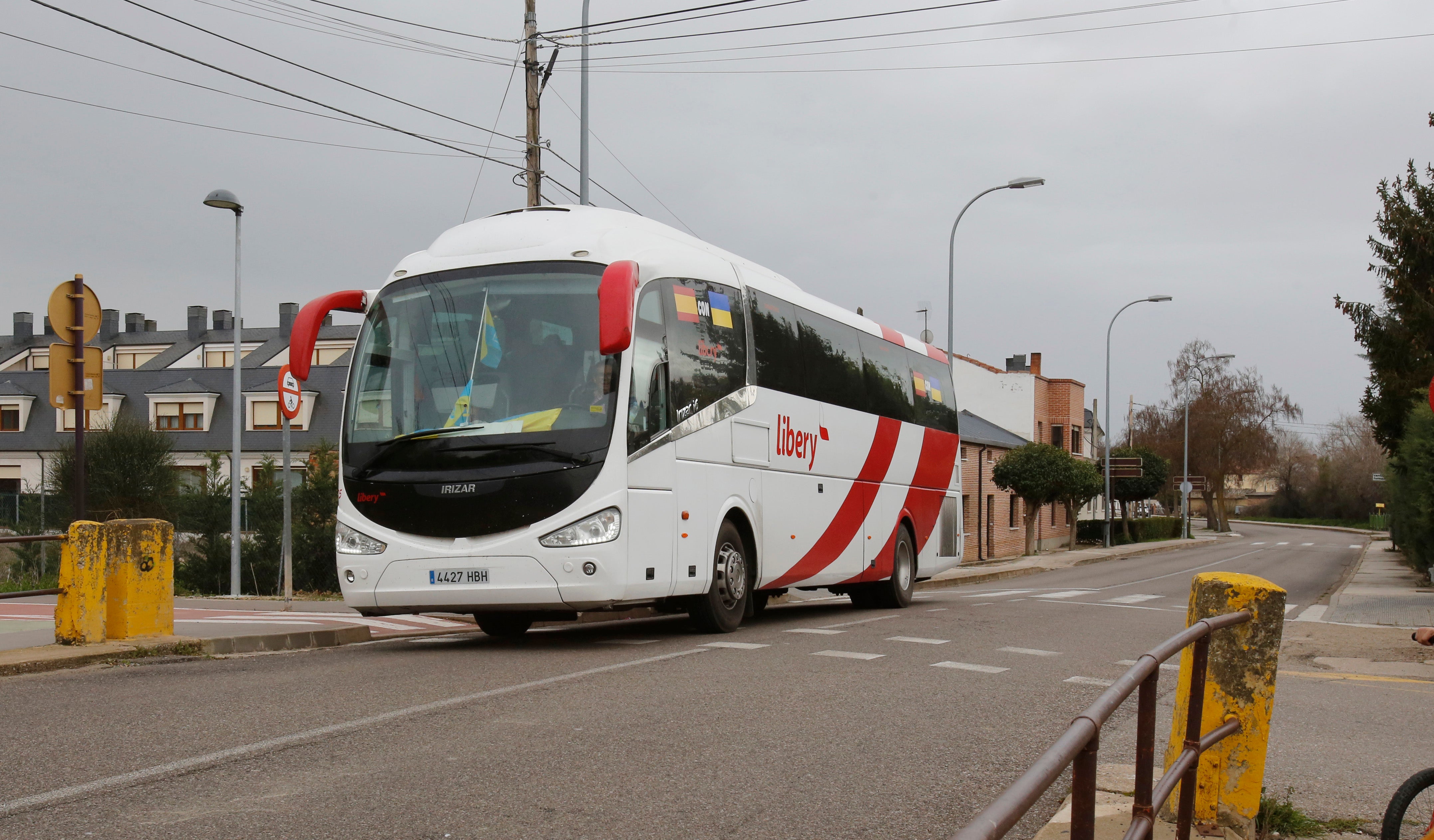 Fotos: Empresarios del polígono de Palencia traen a 46 ucranianos