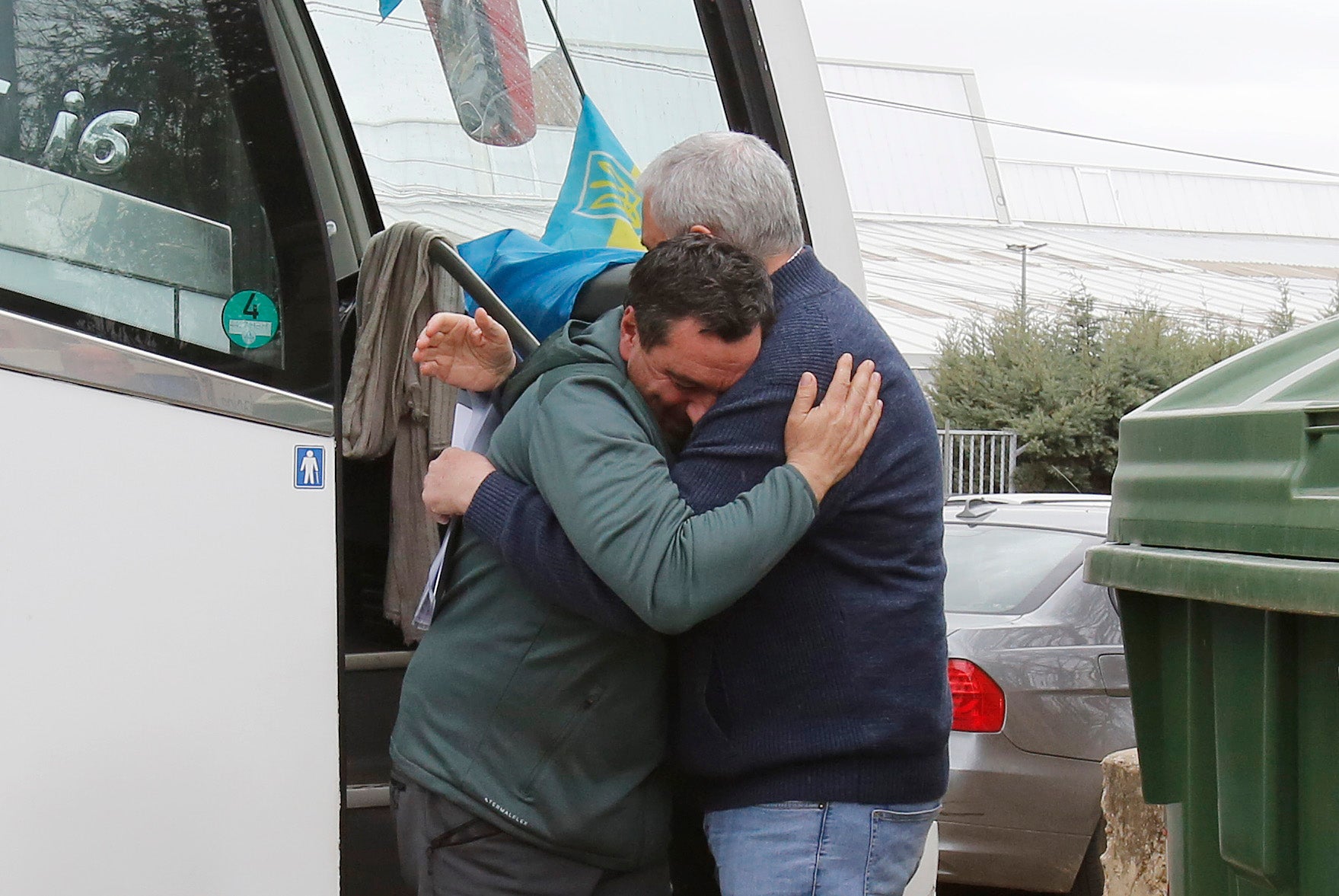 Fotos: Empresarios del polígono de Palencia traen a 46 ucranianos