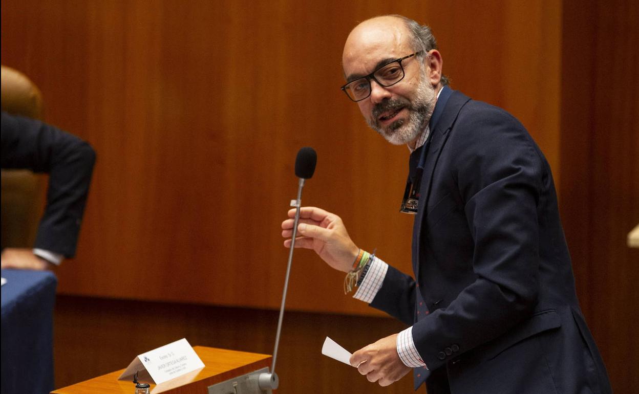 Javier Ortega, durante su intervención en un Pleno de las Cortes. 