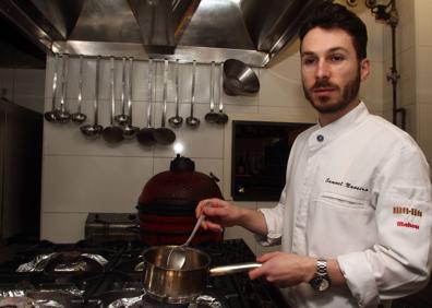 Imagen secundaria 1 - Arriba, el cocinero de Salamanca Carlos Hernández. Abajo, el chef ponferradino Samuel Naveira y el confitero salmantino Manuel Sánchez. 