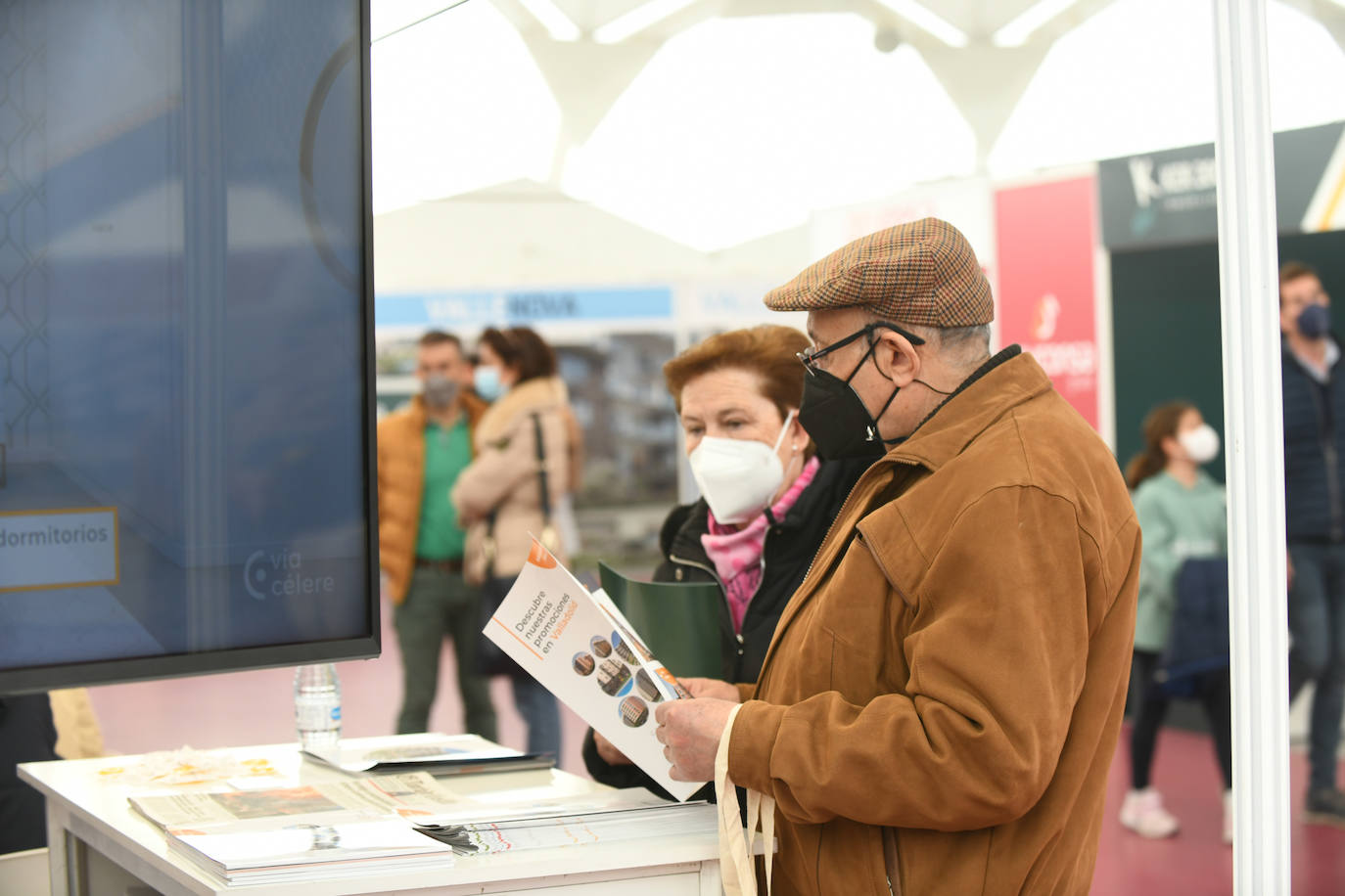 Fotos: Jornada del sábado en la Feria Inmobiliaria de Primavera de Valladolid (FIVA) 2022 (1 de 2)