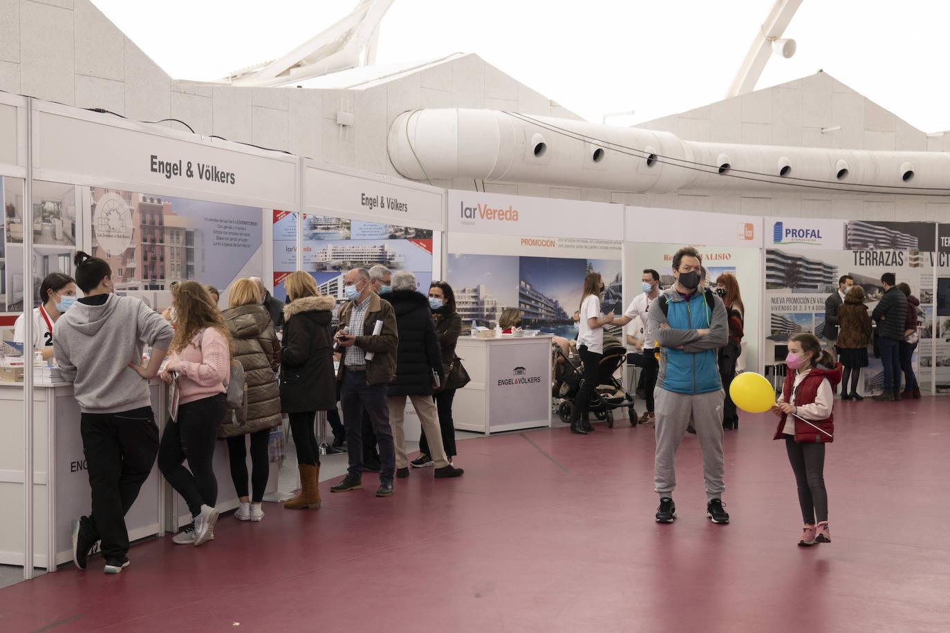 Fotos: Jornada del sábado en la Feria Inmobiliaria de Primavera de Valladolid (FIVA) 2022 (2 de 2)